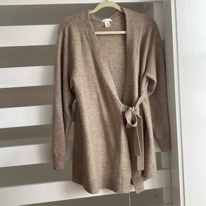 HM maternity tie wrap sweater